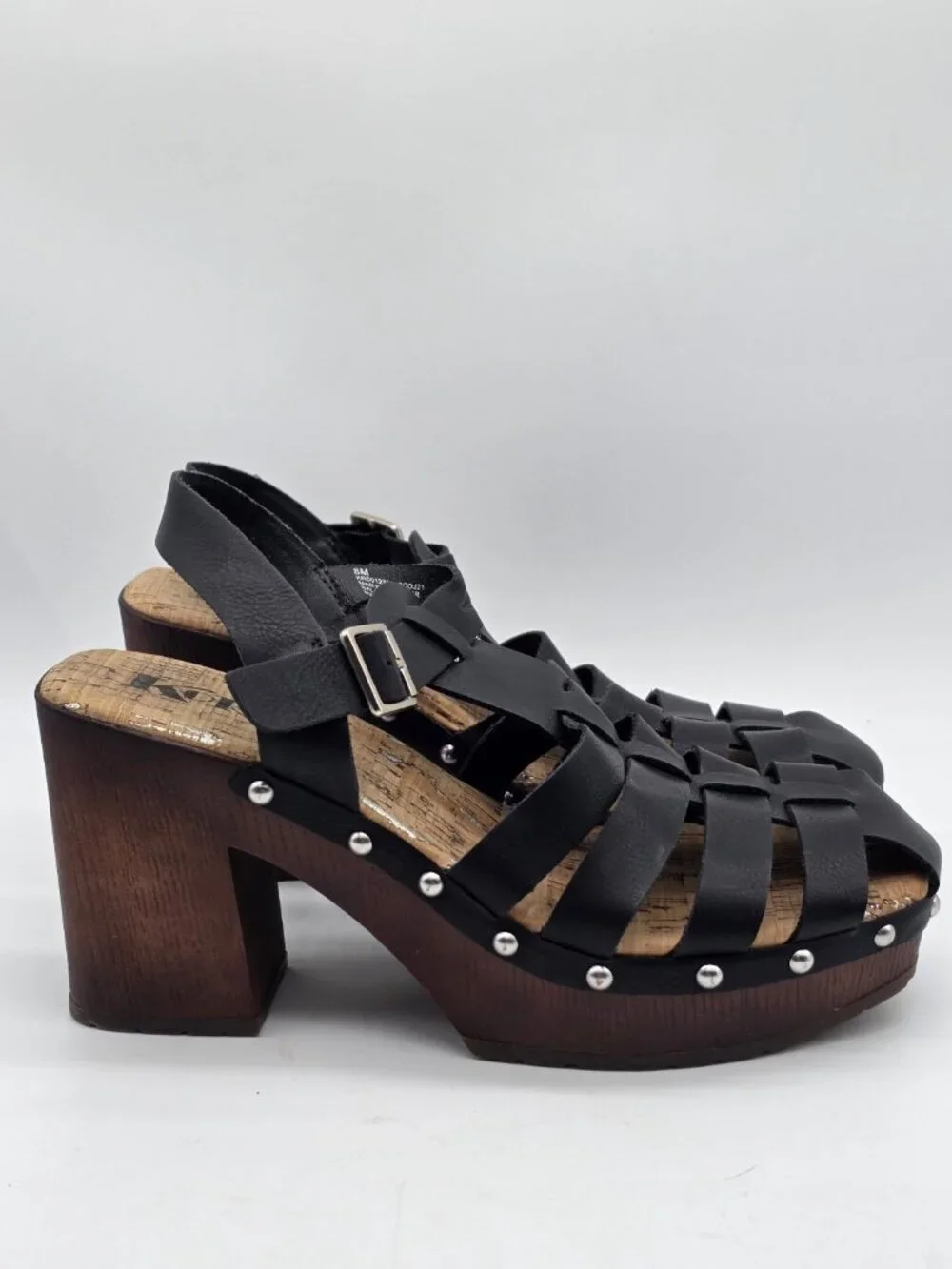 Korks sandals features